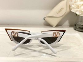 Picture of Valentino Sunglasses _SKUfw46802744fw